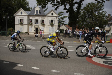 JO Paris 2024 course cicliste, passage a VSF Photos Antonio Borga